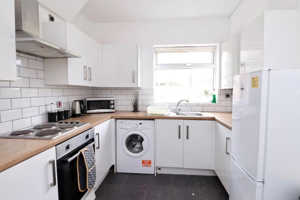 Contractors House * Doncaster
